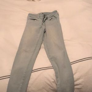American Eagle light wash skinny jeans